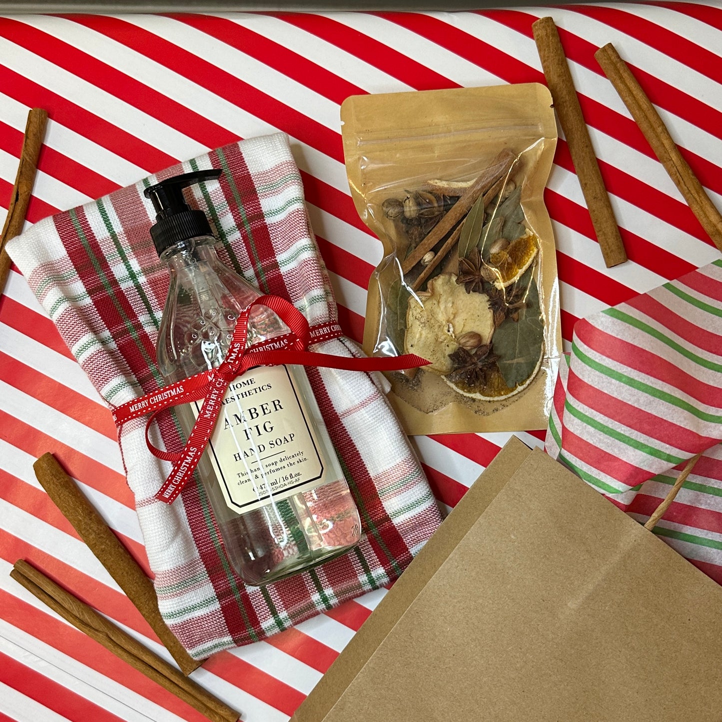 HOLIDAY HOSTESS gift bag